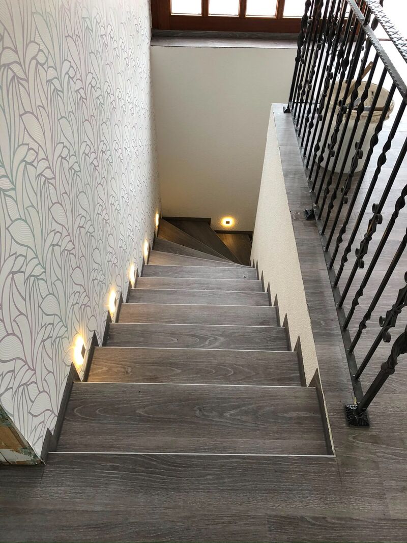 Treppe mit Schmiedeeisen-Geländer – nachher